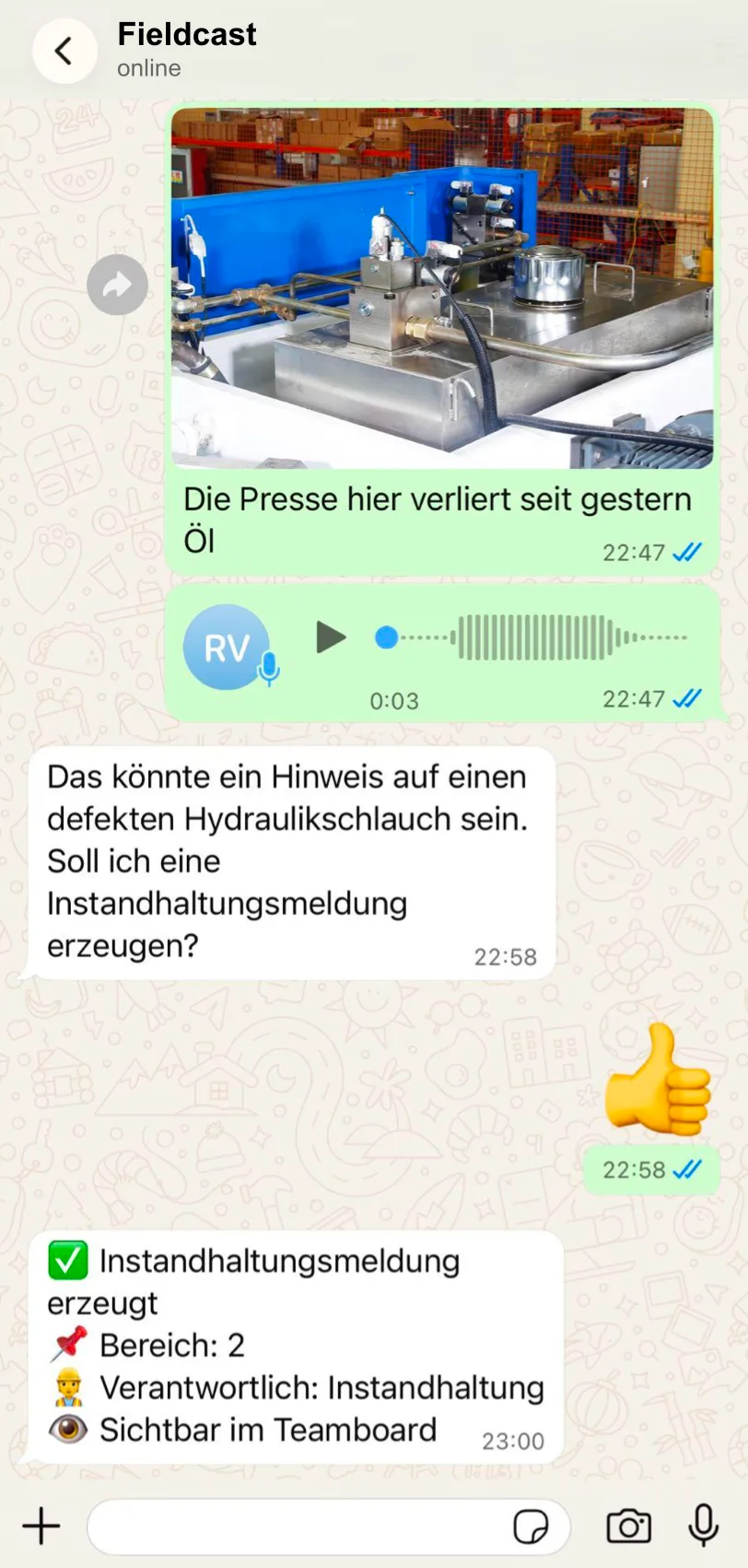 Fieldcast WhatsApp conversation: worker reports a problem, AI interprets and creates a maintenance ticket